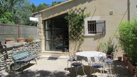 Location luberon terrasse semi-ombragée pour profiter du soleil de Provence